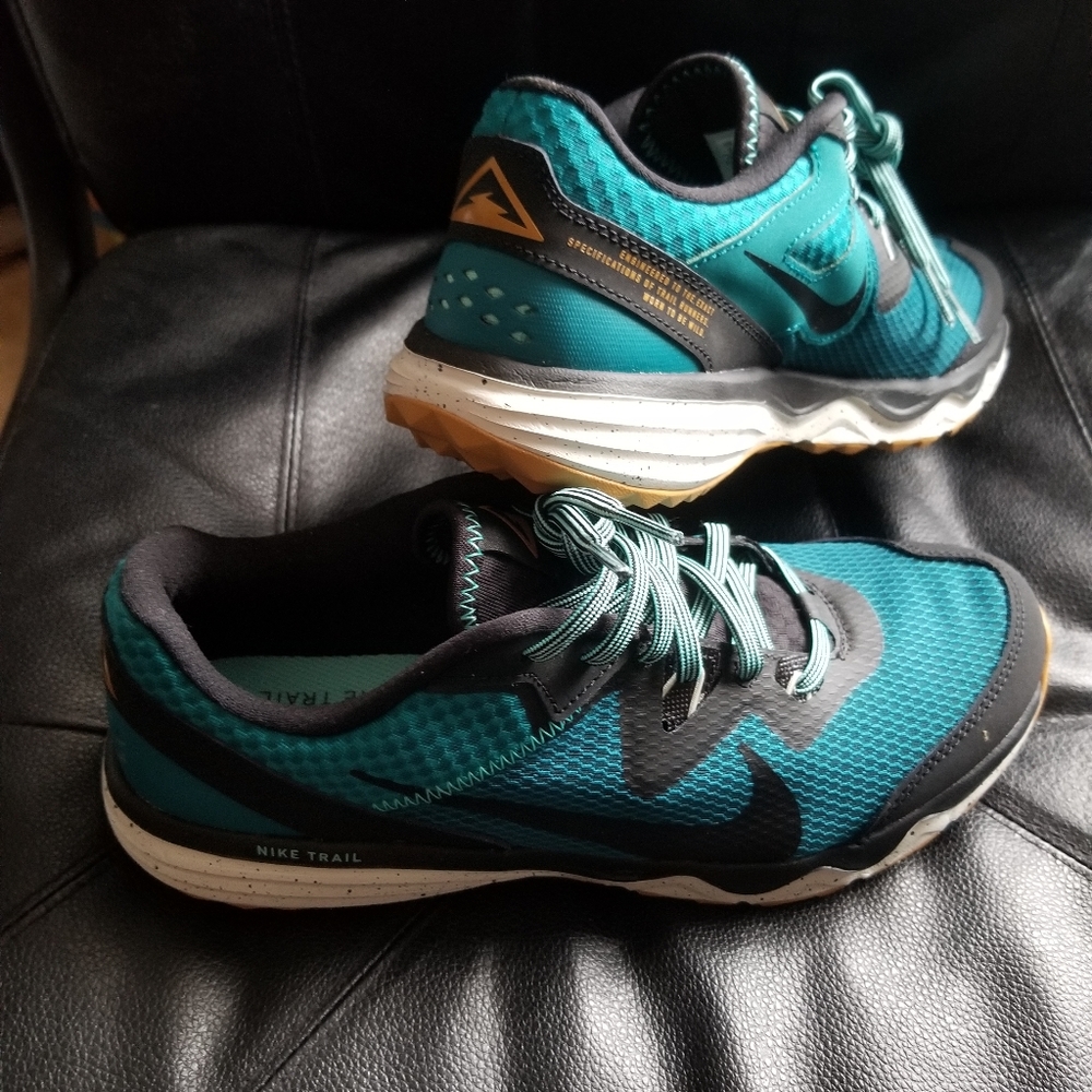 Nike - Picture 2 of 4